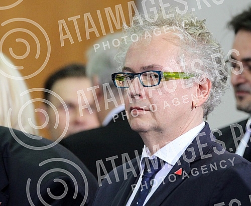 The second day of the visit of the President of China Xi Jinping's continued in the Palace of Serbia.Drugi dan posete predsednika Kine Si Djinping nastavio se svecanim docekom ispred Palate Srbija.