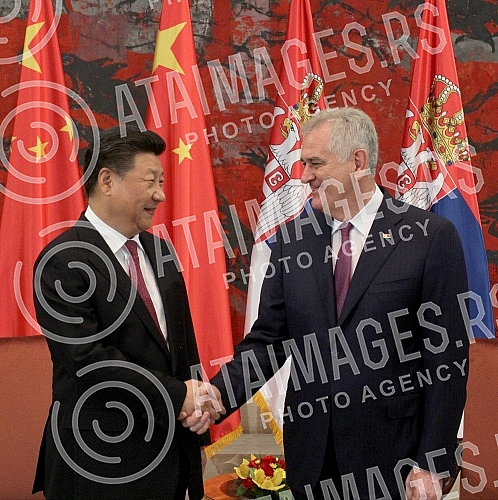 The second day of the visit of the President of China Xi Jinping's continued in the Palace of Serbia.Drugi dan posete predsednika Kine Si Djinping nastavio se svecanim docekom ispred Palate Srbija.