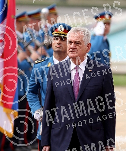 The second day of the visit of the President of China Xi Jinping's continued in the Palace of Serbia.Drugi dan posete predsednika Kine Si Djinping nastavio se svecanim docekom ispred Palate Srbija.