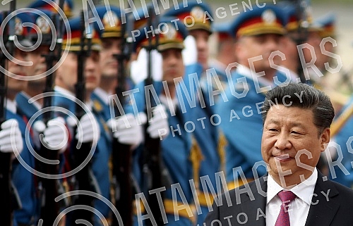 The second day of the visit of the President of China Xi Jinping's continued in the Palace of Serbia.Drugi dan posete predsednika Kine Si Djinping nastavio se svecanim docekom ispred Palate Srbija.