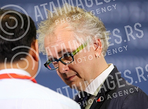 The second day of the visit of the President of China Xi Jinping's continued in the Palace of Serbia.Drugi dan posete predsednika Kine Si Djinping nastavio se svecanim docekom ispred Palate Srbija.