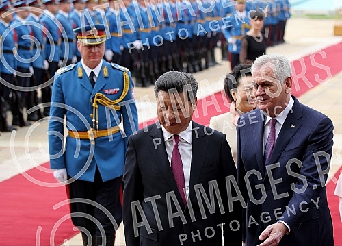 The second day of the visit of the President of China Xi Jinping's continued in the Palace of Serbia.Drugi dan posete predsednika Kine Si Djinping nastavio se svecanim docekom ispred Palate Srbija.