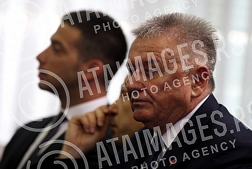 The second day of the visit of the President of China Xi Jinping's continued in the Palace of Serbia.Drugi dan posete predsednika Kine Si Djinping nastavio se svecanim docekom ispred Palate Srbija.