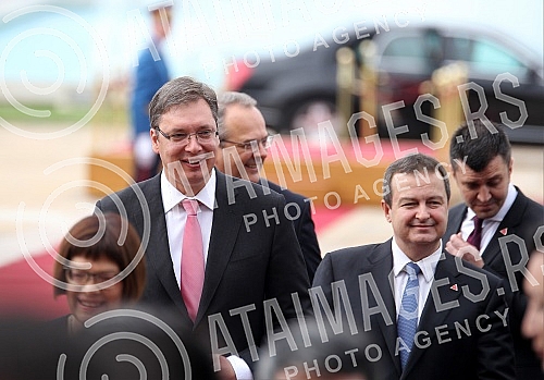 The second day of the visit of the President of China Xi Jinping's continued in the Palace of Serbia.Drugi dan posete predsednika Kine Si Djinping nastavio se svecanim docekom ispred Palate Srbija.
