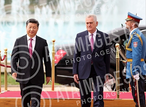 The second day of the visit of the President of China Xi Jinping's continued in the Palace of Serbia.Drugi dan posete predsednika Kine Si Djinping nastavio se svecanim docekom ispred Palate Srbija.