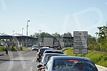 Crowd at the international border crossing Raca / Sremska Raca.Guzva na medjunarodnom granicnom prelazu Raca/Sremska Raca.