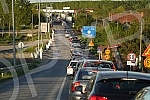 Crowd at the international border crossing Raca / Sremska Raca.Guzva na medjunarodnom granicnom prelazu Raca/Sremska Raca.