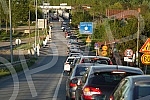 Crowd at the international border crossing Raca / Sremska Raca.Guzva na medjunarodnom granicnom prelazu Raca/Sremska Raca.