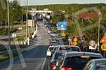 Crowd at the international border crossing Raca / Sremska Raca.Guzva na medjunarodnom granicnom prelazu Raca/Sremska Raca.
