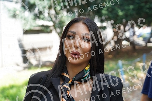 After the criminal report against Jovana Jeremic for threats, Maja Marinkovic came to the police station to give a statement.Posle krivicne prijave Jovane Jeremic zbog pretnji Maja Marinkovic je dosla u policijsku stanicu kako bi dala izjavu.