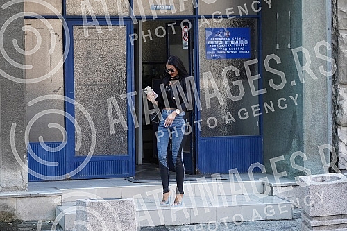 After the criminal report against Jovana Jeremic for threats, Maja Marinkovic came to the police station to give a statement.Posle krivicne prijave Jovane Jeremic zbog pretnji Maja Marinkovic je dosla u policijsku stanicu kako bi dala izjavu.