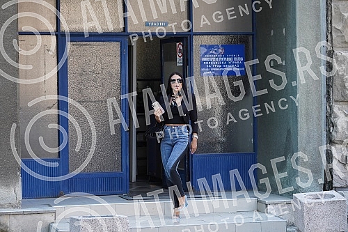 After the criminal report against Jovana Jeremic for threats, Maja Marinkovic came to the police station to give a statement.Posle krivicne prijave Jovane Jeremic zbog pretnji Maja Marinkovic je dosla u policijsku stanicu kako bi dala izjavu.