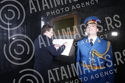 On the occasion of the commemoration of Armistice Day in the First World War, Nikola Selakovic, laid a wreath at the Monument to the Unknown Hero in Avala.Povodom obelezavanja Dana primirja u Prvom svetskom ratu Nikola Selakovic polozio je venac na