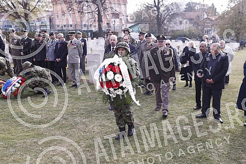 By laying wreaths at the Commonwealth Cemetery, the British Embassy in Serbia marked World War I Armistice Day, and the ceremony was led by British Ambassador Sian MacLeod. Polaganjem venaca na groblju Komonvelta, ambasada Velike Britanije u Srbiji