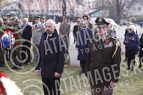 By laying wreaths at the Commonwealth Cemetery, the British Embassy in Serbia marked World War I Armistice Day, and the ceremony was led by British Ambassador Sian MacLeod. Polaganjem venaca na groblju Komonvelta, ambasada Velike Britanije u Srbiji