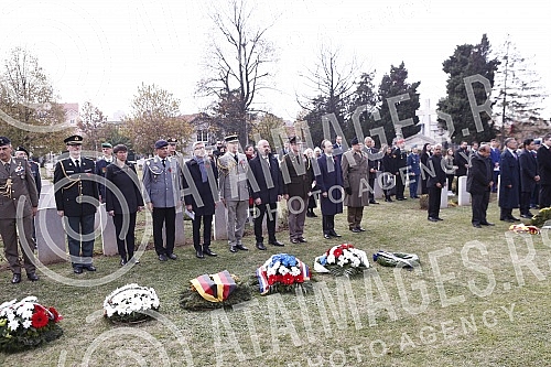 By laying wreaths at the Commonwealth Cemetery, the British Embassy in Serbia marked World War I Armistice Day, and the ceremony was led by British Ambassador Sian MacLeod. Polaganjem venaca na groblju Komonvelta, ambasada Velike Britanije u Srbiji