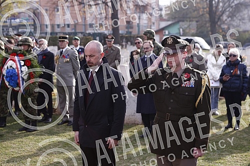 By laying wreaths at the Commonwealth Cemetery, the British Embassy in Serbia marked World War I Armistice Day, and the ceremony was led by British Ambassador Sian MacLeod. Polaganjem venaca na groblju Komonvelta, ambasada Velike Britanije u Srbiji