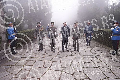 On the occasion of the commemoration of Armistice Day in the First World War, Nikola Selakovic, laid a wreath at the Monument to the Unknown Hero in Avala.Povodom obelezavanja Dana primirja u Prvom svetskom ratu Nikola Selakovic polozio je venac na