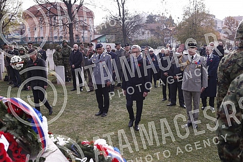 By laying wreaths at the Commonwealth Cemetery, the British Embassy in Serbia marked World War I Armistice Day, and the ceremony was led by British Ambassador Sian MacLeod. Polaganjem venaca na groblju Komonvelta, ambasada Velike Britanije u Srbiji