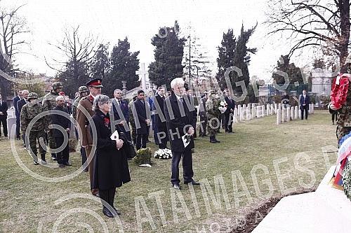 By laying wreaths at the Commonwealth Cemetery, the British Embassy in Serbia marked World War I Armistice Day, and the ceremony was led by British Ambassador Sian MacLeod. Polaganjem venaca na groblju Komonvelta, ambasada Velike Britanije u Srbiji