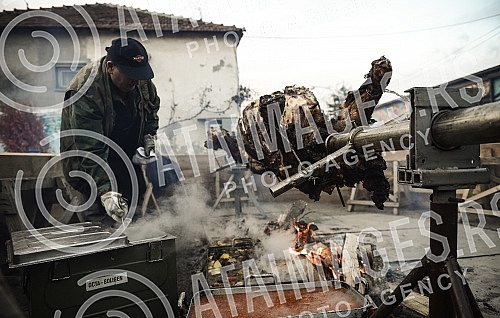 On the occasion of Orthodox New Year at Dorcol beeve was roasted.Povodom Pravoslavne Nove godine na Dorcolu je pecen vo na raznju.
