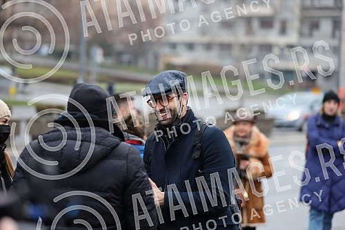 Street artist and architect Andrej Josifovski, better known as the Pianist, set up a new, unusual installation in front of the National Assembly of Serbia as part of the 