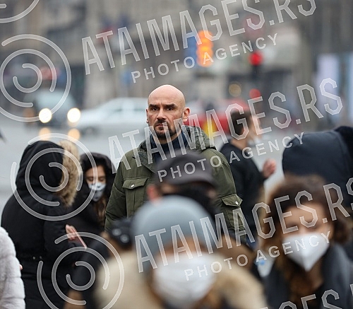 Street artist and architect Andrej Josifovski, better known as the Pianist, set up a new, unusual installation in front of the National Assembly of Serbia as part of the 