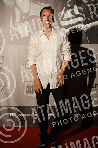 On the occasion of marking thirty years of MS Click, she paid tribute to one of the most important domestic fashion designers to the recently deceased, legendary fashion designer Aleksandar Joksimovic with a fashion show on the plateau in front of th