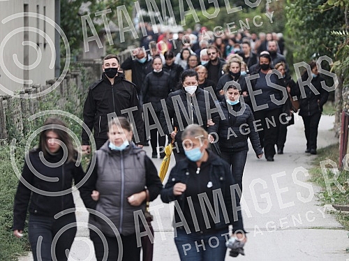 The Djokic family from Aleksinac, who were presumably killed between September 26 and 27 in the area of the village of Moravac, were seen off by relatives, neighbors, friends and priests from Goran's mother's house for eternal rest in the cemetery in