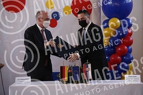  Serbian First Deputy Prime Minister and Minister of Education, Science and Technological Development Branko Ruzic and German Ambassador to Serbia Thomas Schieb visited the German school and signed an agreement on cooperation between the two governme