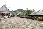 Drvengrad the movie ethno village of Mokra Gora, a village at the turn of Zlatibor and Tara, who is director Emir Kusturica built on a hill Mecavnik.Drvengrad, filmsko i etno selo izmedju Zlatibora i Tare koje je reditelj Emir Kusturica izgradio na 