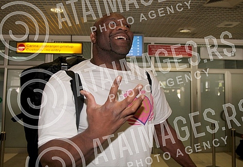American MMA fighter Bob Sapp arrived in Belgrade tofight with Dusan Panajotovic.Americki MMA borac Bob Sap stigaou Beograd na mec sa Dusanom Panajotovicem. 
