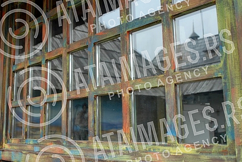 Drvengrad the movie ethno village of Mokra Gora, a village at the turn of Zlatibor and Tara, who is director Emir Kusturica built on a hill Mecavnik.Drvengrad, filmsko i etno selo izmedju Zlatibora i Tare koje je reditelj Emir Kusturica izgradio na 