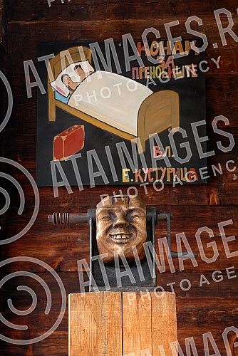 Drvengrad the movie ethno village of Mokra Gora, a village at the turn of Zlatibor and Tara, who is director Emir Kusturica built on a hill Mecavnik.Drvengrad, filmsko i etno selo izmedju Zlatibora i Tare koje je reditelj Emir Kusturica izgradio na 