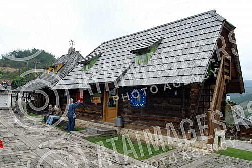 Drvengrad the movie ethno village of Mokra Gora, a village at the turn of Zlatibor and Tara, who is director Emir Kusturica built on a hill Mecavnik.Drvengrad, filmsko i etno selo izmedju Zlatibora i Tare koje je reditelj Emir Kusturica izgradio na 