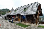 Drvengrad the movie ethno village of Mokra Gora, a village at the turn of Zlatibor and Tara, who is director Emir Kusturica built on a hill Mecavnik.Drvengrad, filmsko i etno selo izmedju Zlatibora i Tare koje je reditelj Emir Kusturica izgradio na 