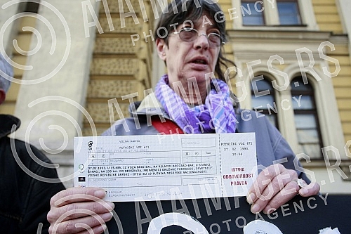 In front of the main train station organized a peace action 