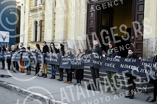 In front of the main train station organized a peace action 