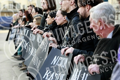 In front of the main train station organized a peace action 