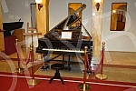 MK Gruop returned the Julius Bluthner piano from 1932 to the Ilija M. Kolarc Foundation.MK Gruop je vratila klavir Julius Bluthner iz 1932. godine u Zaduzbinu Ilije M. Kolarca.
