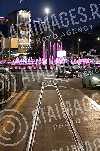 Roundabout on Slavija Square with illuminated fountain at night.Kruzni tok na Trgu Slavija  sa osvetljenom fontanom nocu.