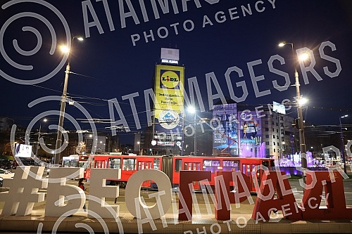 Roundabout on Slavija Square with illuminated fountain at night.Kruzni tok na Trgu Slavija  sa osvetljenom fontanom nocu.