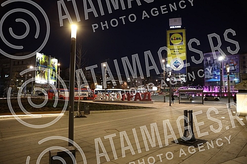 Roundabout on Slavija Square with illuminated fountain at night.Kruzni tok na Trgu Slavija  sa osvetljenom fontanom nocu.
