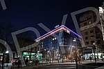 Hilton logo lit on their  hotel of Belgrade, during the night.

Hilton logo na hotelu u  Beogradu, tokom noci.