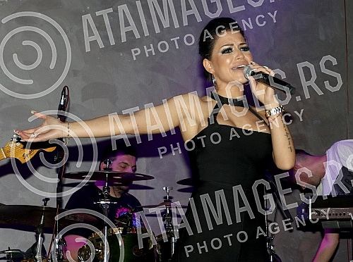 Performance of Aleksandra Mladenovic held on raft Na vodi kafana.Nastup Aleksandre Mladenovic na splavu Na vodi kafana.