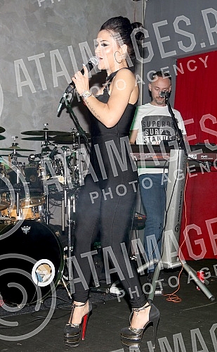 Performance of Aleksandra Mladenovic held on raft Na vodi kafana.Nastup Aleksandre Mladenovic na splavu Na vodi kafana.