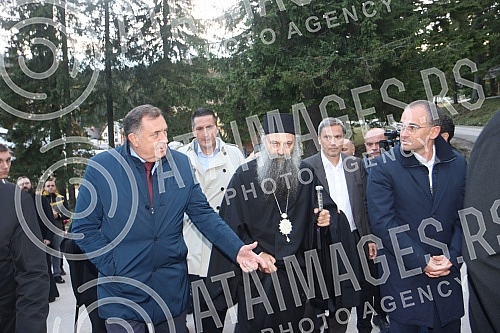 His Holiness Serbian Patriarch Porphyry visited Jahorina, where the church of St. Basil the Great is being built. Njegova svetost patrijarh srpski Porfirije obisao je Jahorinu gde se gradi crkva Svetog Vasilija Velikog.