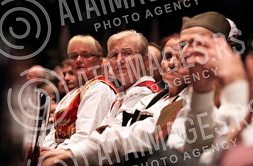 Preelection assembly of the Party of United Pensioners of Serbia (PUPS) held in the Sava Center. Predizborni skup Partije ujedinjenih penzionera Srbije (PUPS) odrzan u Sava centru. 