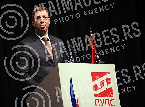 Preelection assembly of the Party of United Pensioners of Serbia (PUPS) held in the Sava Center. Predizborni skup Partije ujedinjenih penzionera Srbije (PUPS) odrzan u Sava centru. 