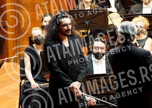 Prominent Serbian and world violinist Nemanja Radulovic and the Belgrade Philharmonic under the direction of conductor Danijel Rajskin held a concert in Kolarac.Istaknuti srpski i svetski violinista Nemanja Radulovic  i Beogradska filharmonija pod 